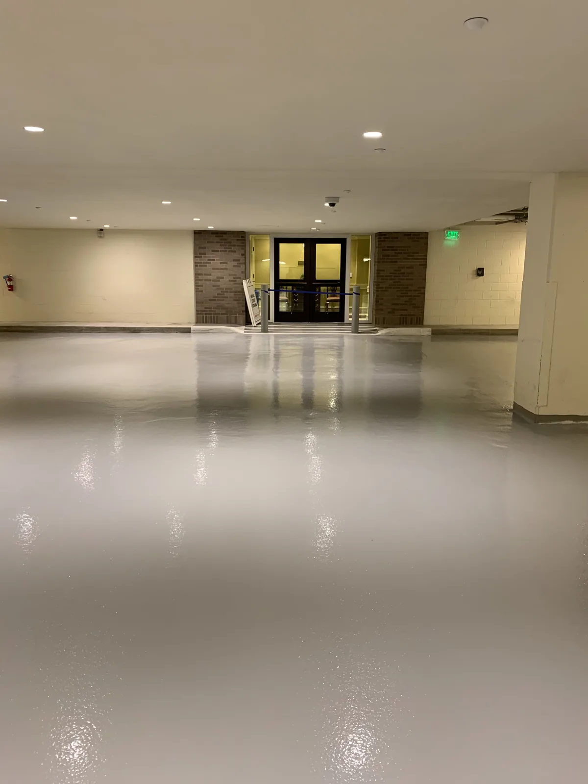Solid color epoxy floor in a clean equipment room